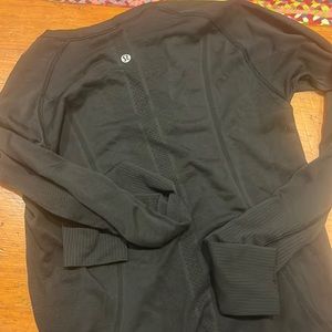 black lululemon long sleeve run swiftly